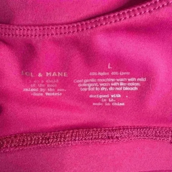 Sol & Mane crossed back sports bra Plum Size Large NWT
Removable pads - Picture 3 of 6